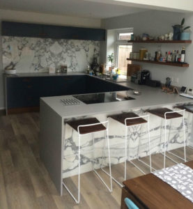 Marble and navy kitchen